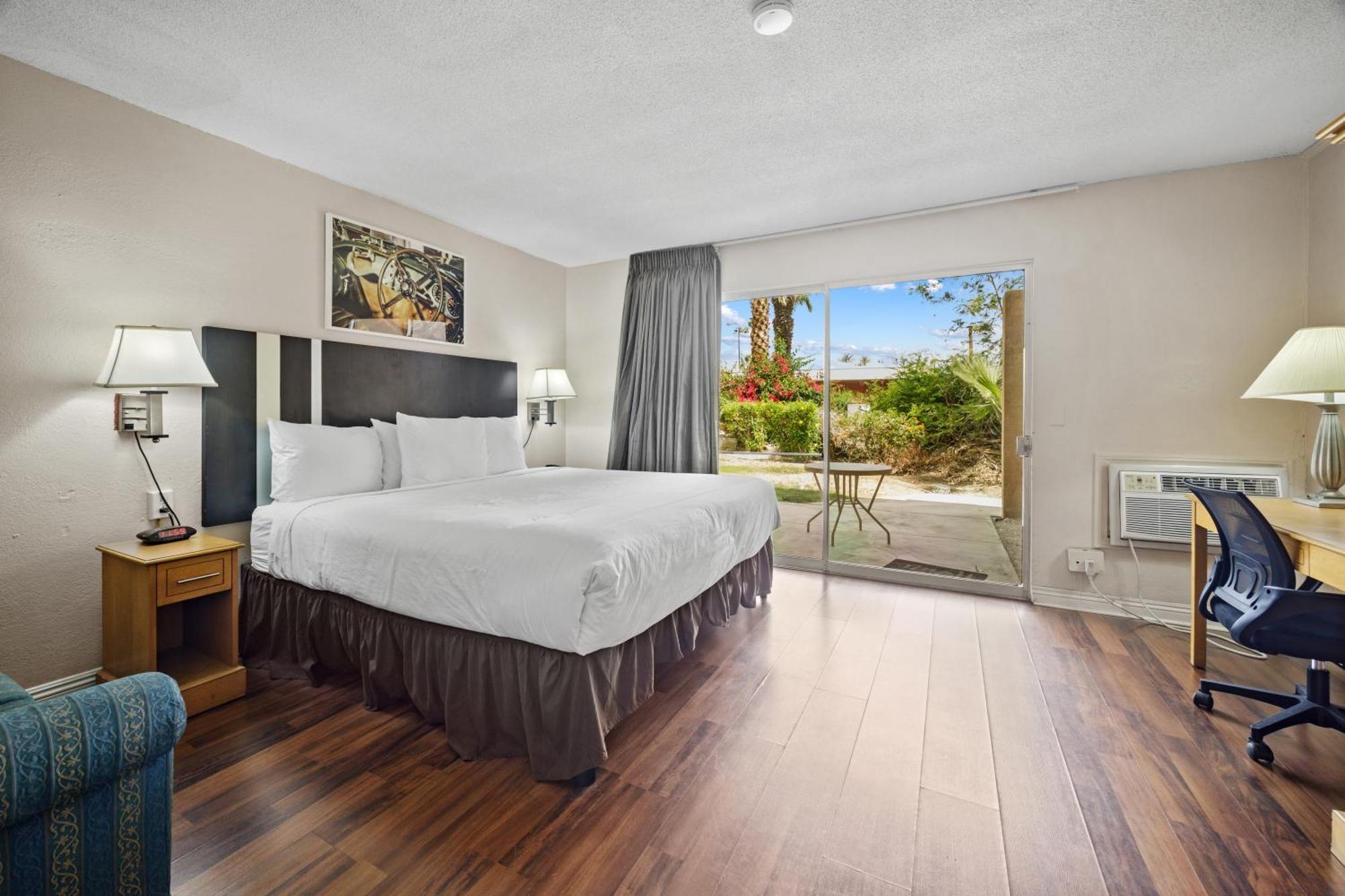 Sol Springs Inn Cathedral City Extérieur photo